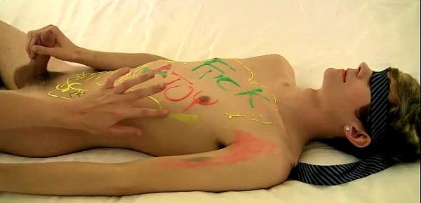  Twink video Naked and hard, the twink is blindfolded as Trace frosts